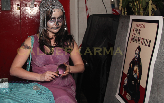 HALLOWEEN THEMED FORTUNE TELLERS Party Hire- DAY OF THE DEAD THEMED FORTUNE TELLER TO HIRE UK