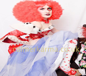 VALENTINES THEMED ENTERTAINMENT - QUIRKY QUEEN OF HEARTS VALENTINES WALKABOUT ACTS TO HIRE LONDON 