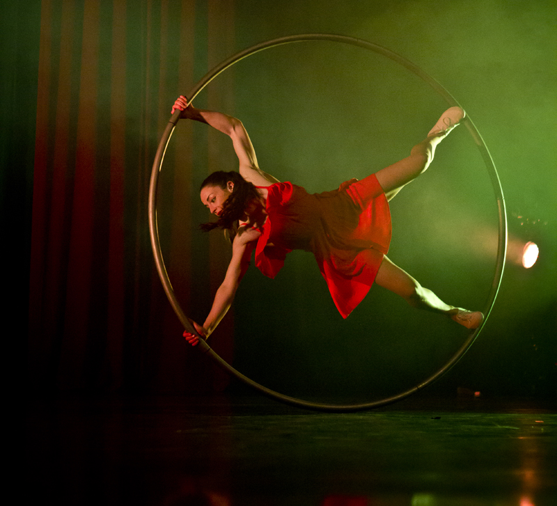 ACROBATIC WHEEL ACT TO HIRE - SHOWSTOPPING CORPORATE ENTERTAINMENT UK