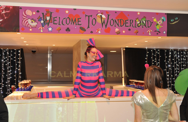 ALICE IN WONDERLAND ENTERTAINERS TO HIRE - CHESHIRE CAT CONTORTION ACT