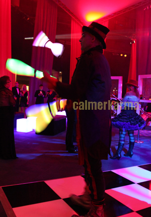CIRCUS THEMED ACTS - GLOW JUGGLING