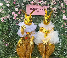 SPRING ENTERTAINMENT -MIRROR BUNNIES THE GOLDEN CARATS HIRE