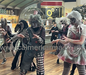HALLOWEEN FLASHMOB -POP UP ZOMBIE DANCERS SHOPPING CENTRE ENTERTAINMENT