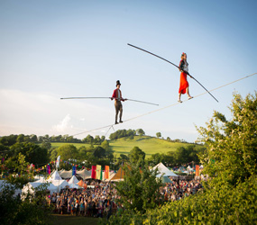 FESTIVAL JAW DROPPING ENTERTAINMENT - HIGH WIRE ACT LONDON