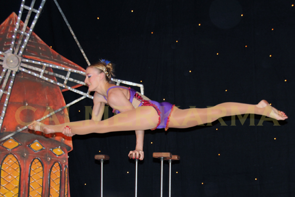 MOULIN-ROUGE-THEMED-ACROBAT-ACT