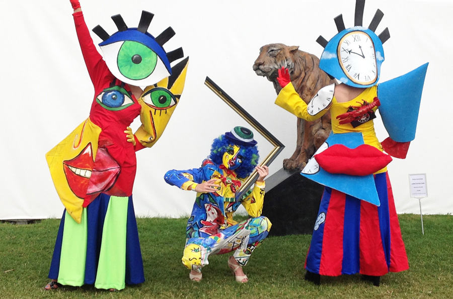 PICASSO PEOPLE WALKABOUT STYLISED ACT TO HIRE UK AND INTERNATIONALLY 