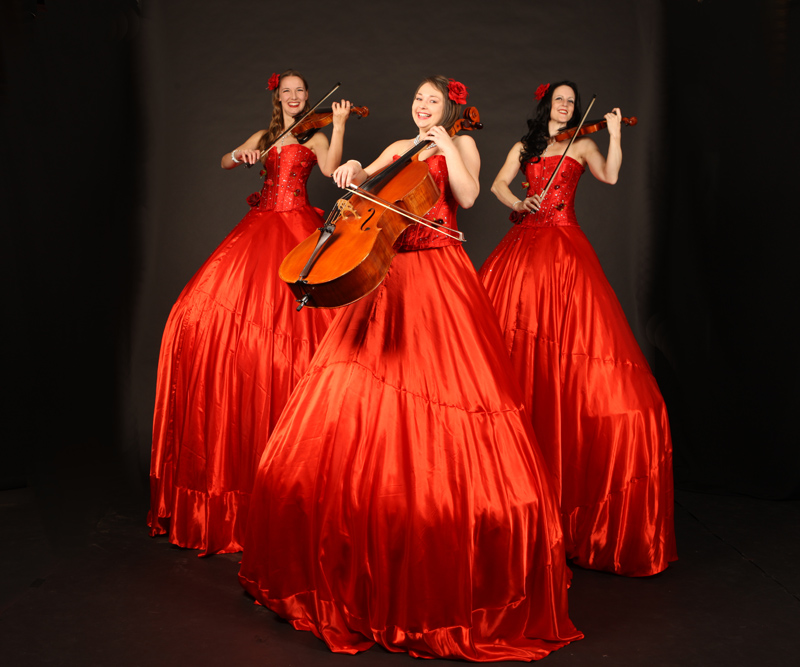 STILT STRINGS - A TRIO OF CLASSICAL MUSICIANS ON STILTS TO HIRE 