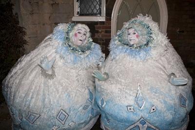 SNOWBALL WALKABOUT PERFORMERS TO HIRE -XMAS THEMED ENTERTAINMENT UK