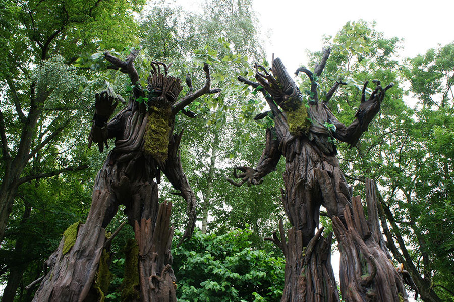 ENCHANTED FOREST THEMED ENTERTAINMENT - TALKING TREE STILTS