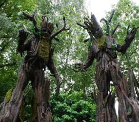 GARDEN AND WOODLAND THEMED ENTERTAINMENT - THE TALKING TREE STILTS