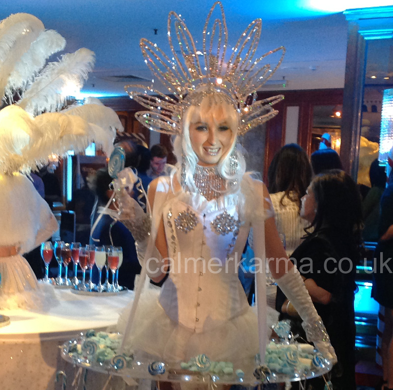 WINTER WONDERLAND ACTS - WINTER KISSES LIVING CANAPE ACT - LONDON