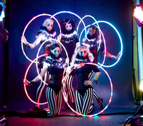 GREATEST SHOWMAN THEMED STAGE ENTERTAINMENT HULA HOOPING TROUPE ACT 