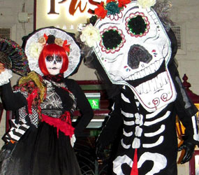 DAY OF THE DEAD- FUN FAMILY FRIENDLY STILT WALKERS HIRE 