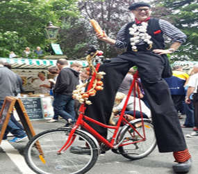 FRENCH THEMED TALL BIKE PERFORMERS TO HIRE UK
