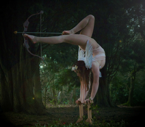 LUXURY PARTY ENTERTAINMENT - JAW DROPPING FOOT ARCHERY ACT HIRE UK