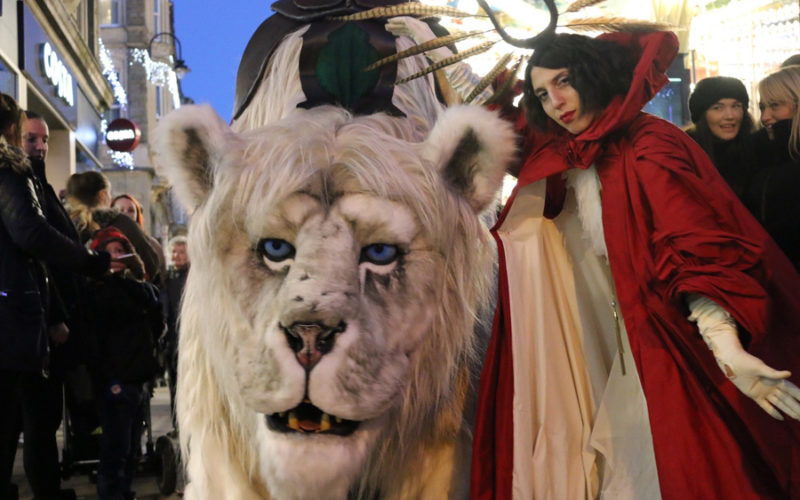 WINTER SNOW LION -SPECTACULAR ANIMATRONIC WALKABOUT ACT TO HIRE 