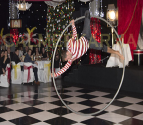 CHRISTMAS PARTY ENTERTAINMENT - CANDY CANE WHEEL ACROBAT TO HIRE